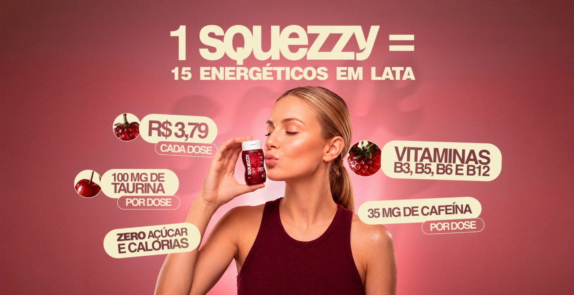 R$ 3,79 cada dose. 100 mg de taurina por dose. Zero açúcar e calorias. Vitaminas B3, B5, B6 e B12. 35 mg de cafeína por dose. Ao centro, uma mulher segura junto ao rosto um frasco de Squezzy sabor frutas vermelhas.